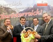 Spatenstick für den Neubau der Bäckerei Bachmaier